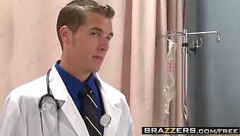 Лекарският Кабинет Се Превръща В Дива Детска Площадка Във Видео На Brazzers