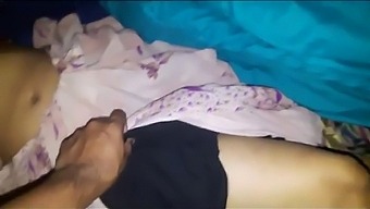 Индийска Жена Е Готова Да Прави Секс Със Съпруга Си