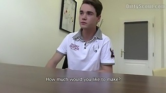 Стрейт Мъж Получава Горещ Минет И Пари От Мръсна Майка