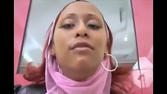 Арабска Тийнейджърка С Големи Цици Получава Сперма В Устата Си