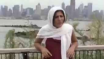 Лизане На Анус И Анален Секс С Желаещ Участник На Пътя