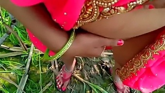 Desi Bhabhi Gets Fucked In The Fields In Doggystyle