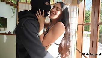Hd Solo Kissing Tutorial With A Beautiful Brunette
