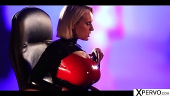 Висококачествено Видео На Женски Оргазъм И Лице, Което Седи С Bdsm Привкус