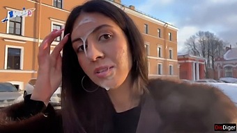 Зашеметяваща Жена Се Разхожда Публично Със Сперма На Визата Си, Получавайки Значително Възнаграждение От Непознат Човек - Cumwalk
