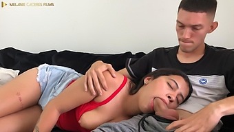 Стъпка Фантазия Изпълнена: Тийнейджърската Мащеха Дава Груб Минет