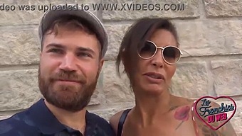 Брюнетката Шарлот, 40-Годишна Барманка, Се Отдава На Анална Игра