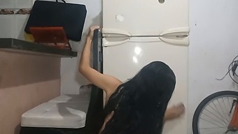 Mature Stepsister Seeks Oral Pleasure In The Kitchen - Spanish Amateur Blowjob