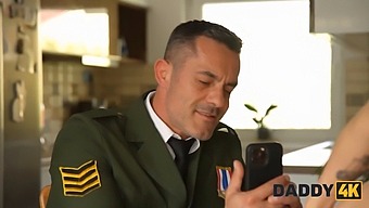 Изкусителната Комбинация От Обслужване И Секс На Daddy4k Със Зашеметяваща Красота