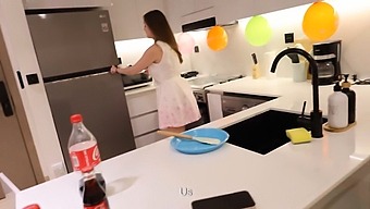 Имах Ролеви Игри С Майката На Приятеля Ми В Кухнята След Рождения Му Ден.